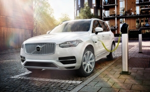 2016-Volvo-XC90-T8-hybrid-207-626x382